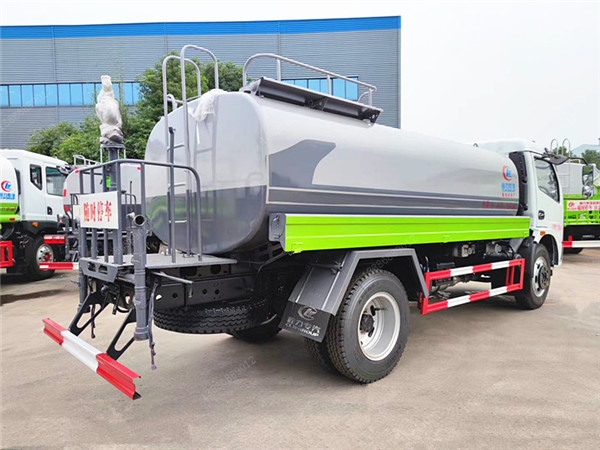 東風(fēng)福瑞卡新款灑水車(chē)